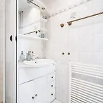Apartment App 348 *